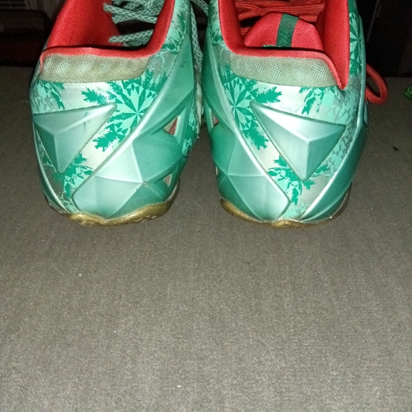 Shoes - Picture 2 of 5